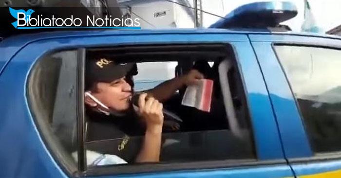 policia-de-guatemala-predica-el-evangelio-en-las-calles-durante-la-cuarentena-para-dios-no-hay-nada-imposible