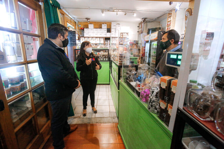 Fotografía 3 - Fiscalización a comercio en sector terminal.- (1)