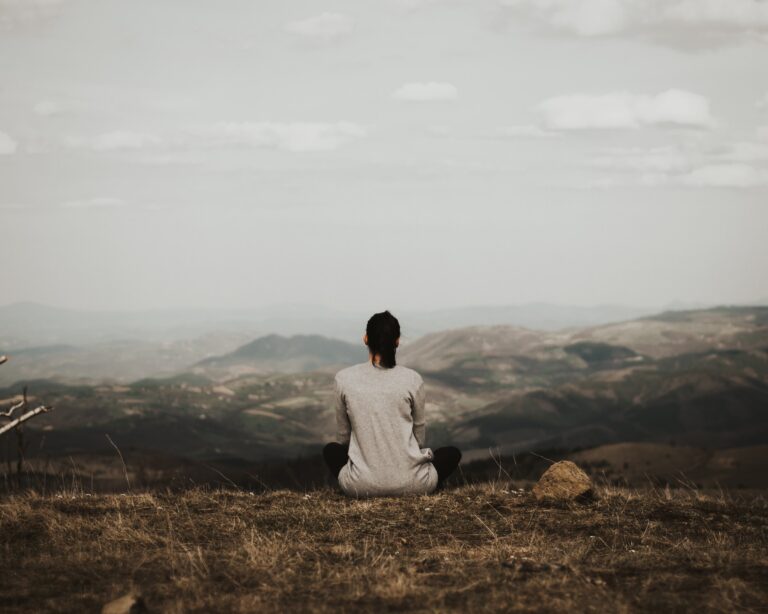 Mujer meditando