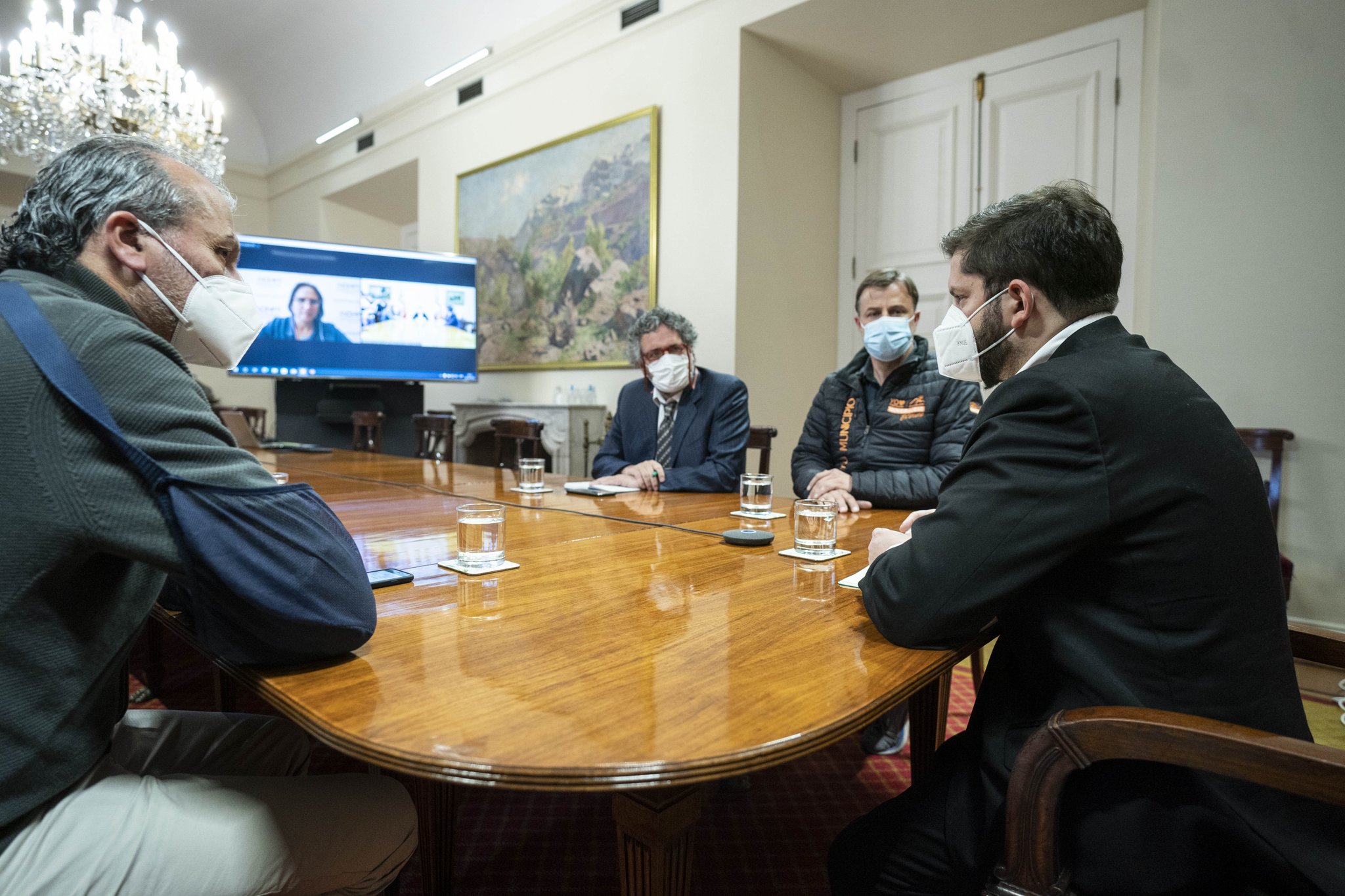 Gobernador Vallespin se reunió con el presidente Boric 2