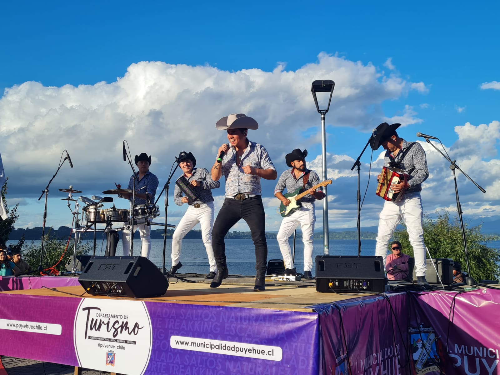 grupo de musica ranchera partició en el lanzamiento