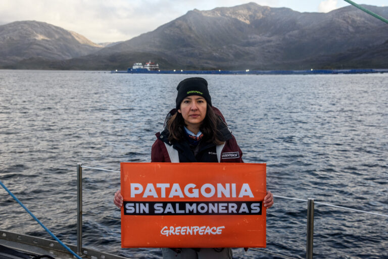 Reserva Nacional Kaweskar. Salmonera Estero Cordova.