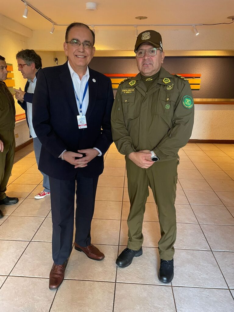 Foto Alcalde Emeterio Carrillo y General Director de Carabineros de Chile