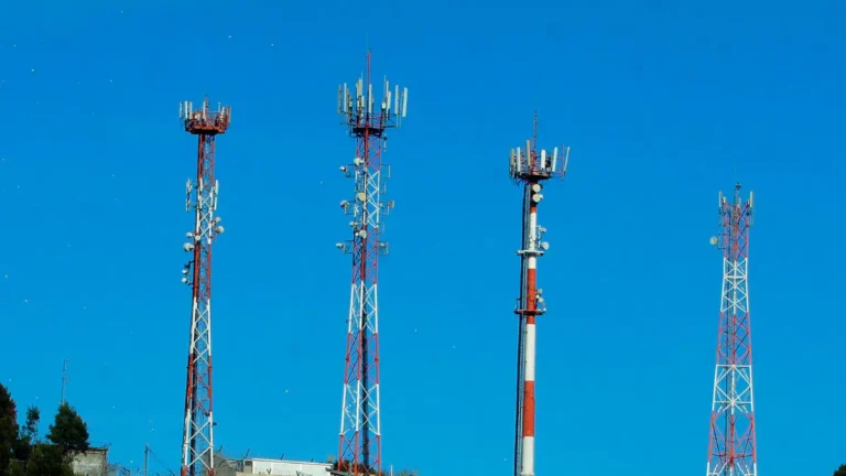 Desconocidos-incendiaron-dos-antenas-telefonicas-en-Temuco.png