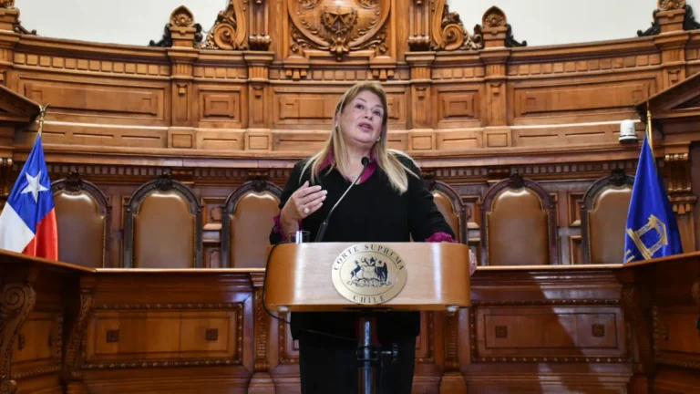 Fiscalia-abre-investigacion-en-contra-de-la-ministra-Angela-Vivanco.png